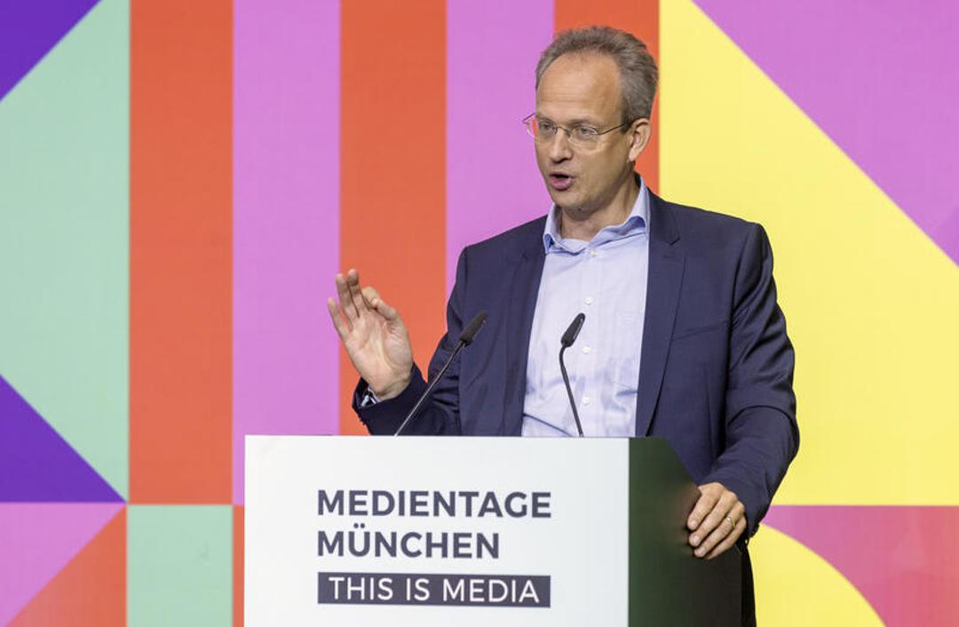 BLM-Präsident Thorsten Schmiege bei den Medientagen München im vergangenen Herbst