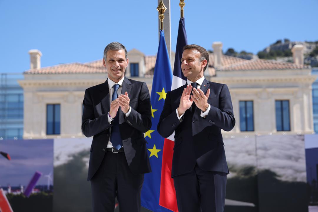 CMA-CGM-Chef Rodolphe Saadé (l.) mit Staatspräsident Emmanuel Macron