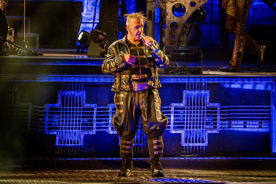 Till Lindemann bei einem Konzert seiner Band Rammstein