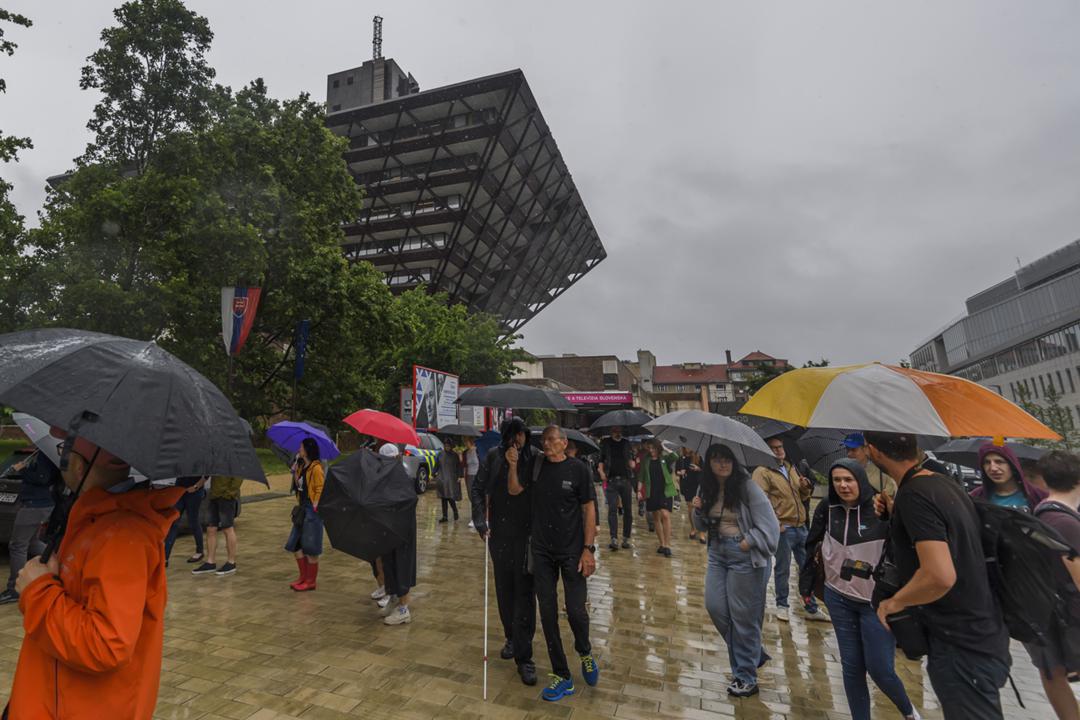 RTVS-Mitarbeiterinnen und Mitarbeiter protestierten am 10. Juni in Bratislava gegen die Auflösung der Rundfunkanstalt.