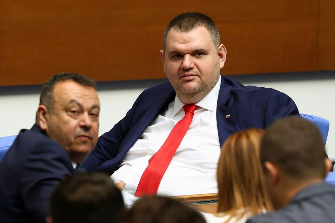 Der bulgarische Politiker und Ex-Medienunternehmer Deljan Peewski im Juni im Parlament in Sofia