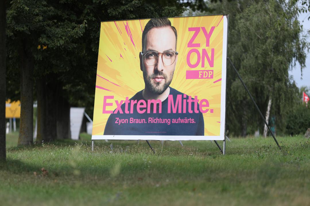 FDP-Plakat zur Landtagswahl in Brandenburg mit Spitzenkandidat Zyon Braun