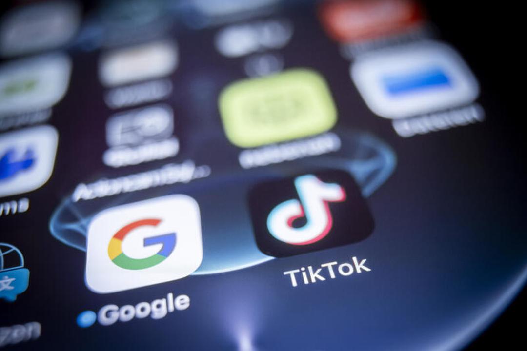 Google und Tiktok gehören zu den sehr großen Plattformen, diese werden von der EU-Kommission beaufsichtigt