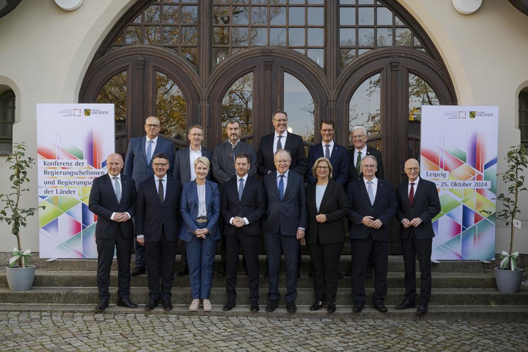 Die Regierungschefinnen und -chefs der Bundesländer bei der Konferenz in Leipzig