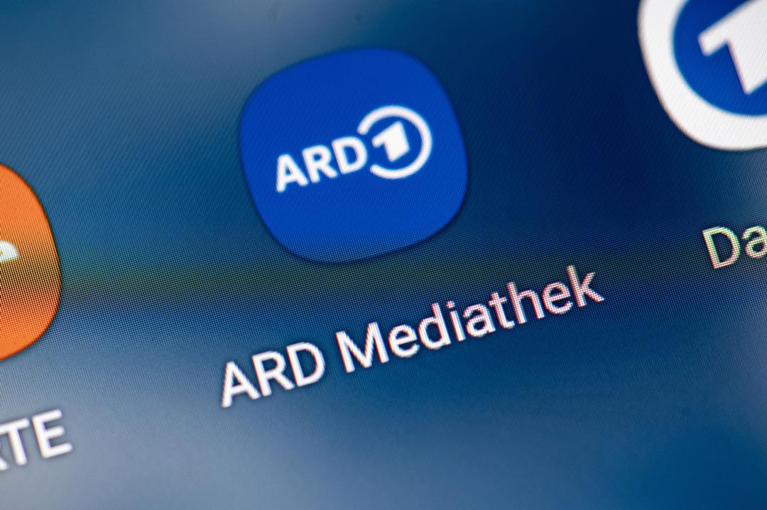 Logo der ARD-Mediathek auf einem Tablet