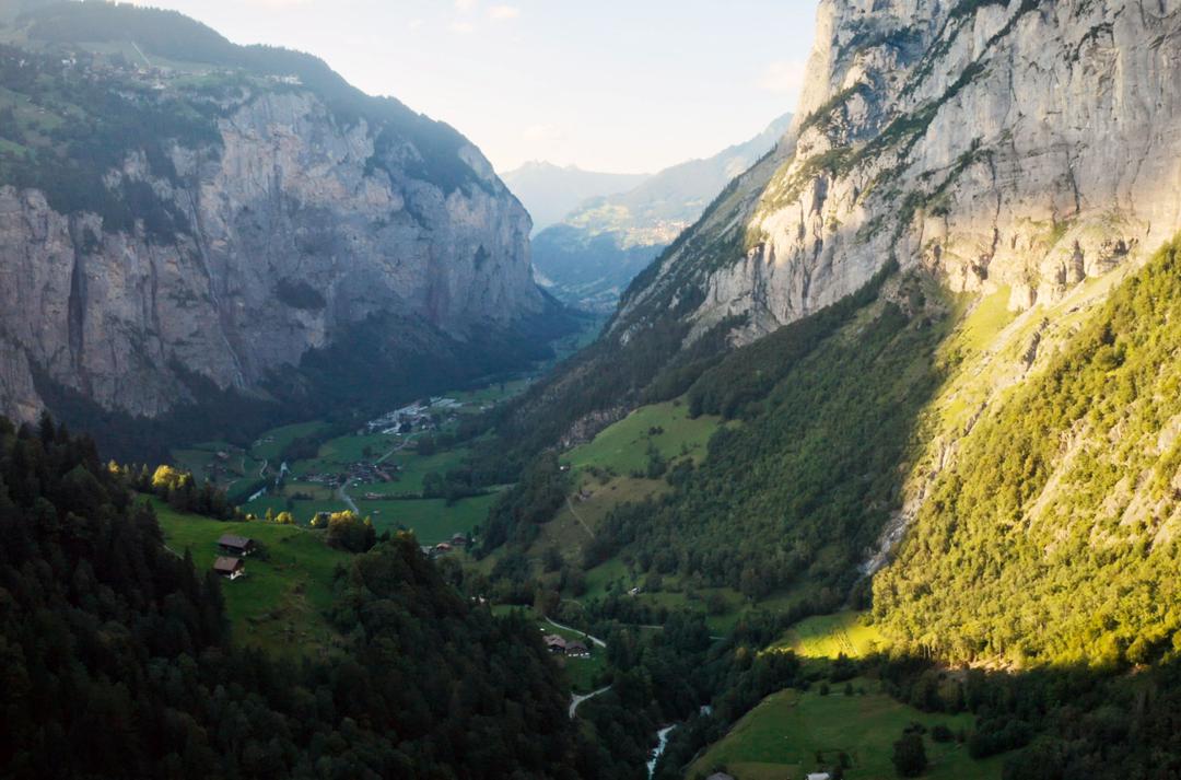 Das Lauterbrunnental in der Schweiz könnte Tolkien für die Beschreibung von Bruchtal inspiriert haben