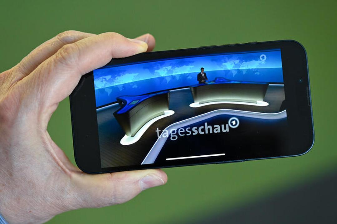 Smartphone mit "Tagesschau"-App