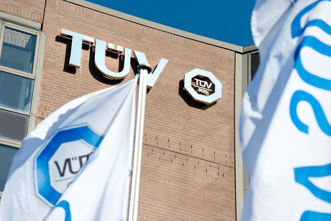 "Wir sind locker, wir sind cool geworden": Der TÜV Süd präsentierte sich bei Sunshine Live