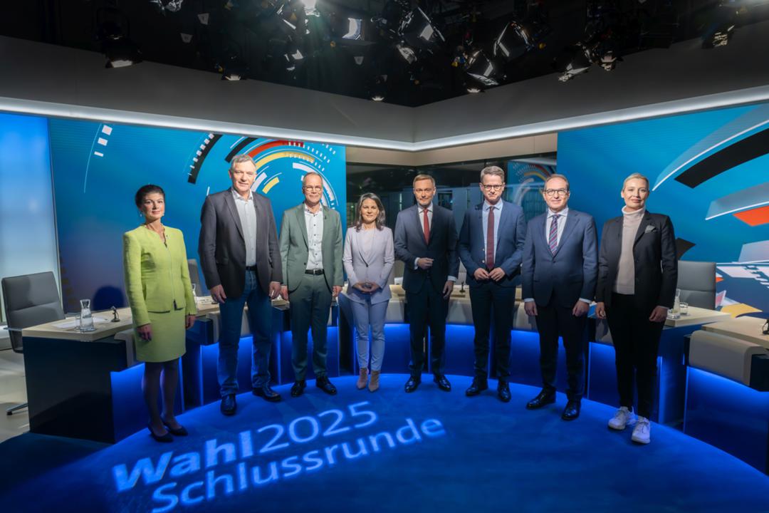 An der "Schlussrunde" bei ARD und ZDF nahmen teil: Sahra Wagenknecht, Jan van Aken, Matthias Miersch, Annalena Baerbock, Christian Lindner, Carsten Linnemann, Alexander Dobrindt und Alice Weidel (von links nach rechts)