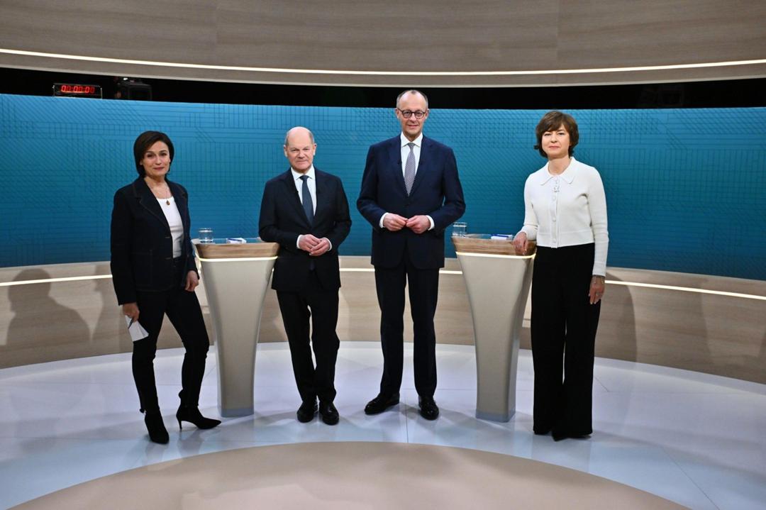 "Das Duell - Scholz gegen Merz" im Ersten und beim ZDF wurde moderiert von Sandra Maischberger (links) und Maybrit Illner (rechts)