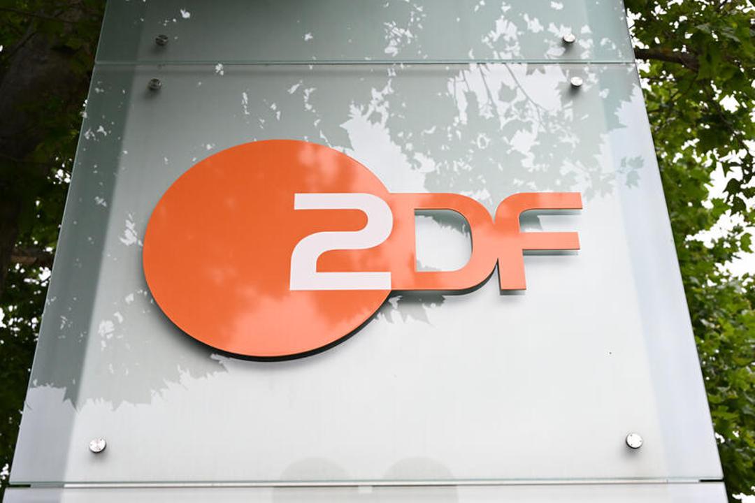 Logo am ZDF-Gebäude in Mainz