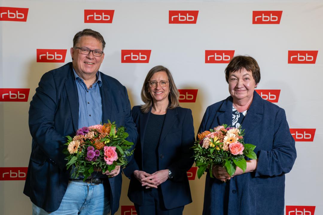 Der neue RBB-Rundfunkratsvorsitzende Frank Becker (links) mit Stellvertreterin Elisabeth Herzog-von der Heide (rechts) und Intendantin Ulrike Demmer (Mitte)