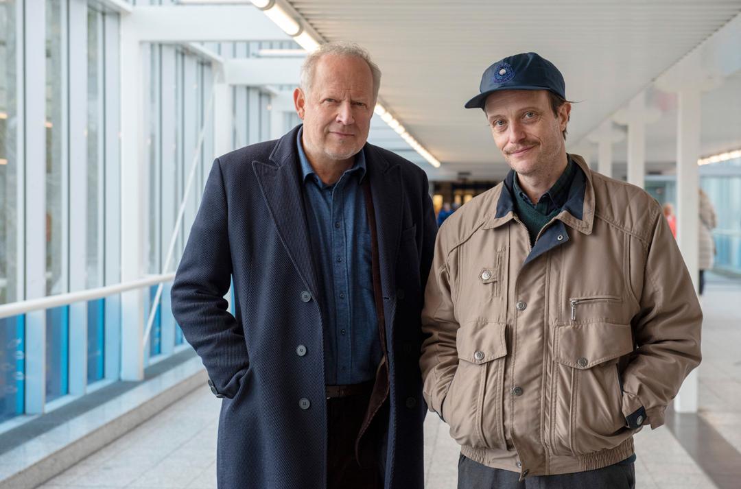 Die Schauspieler Axel Milberg (links) und August Diehl vor dem Dreh für den "Tatort: Borowski und das Haupt der Medusa"