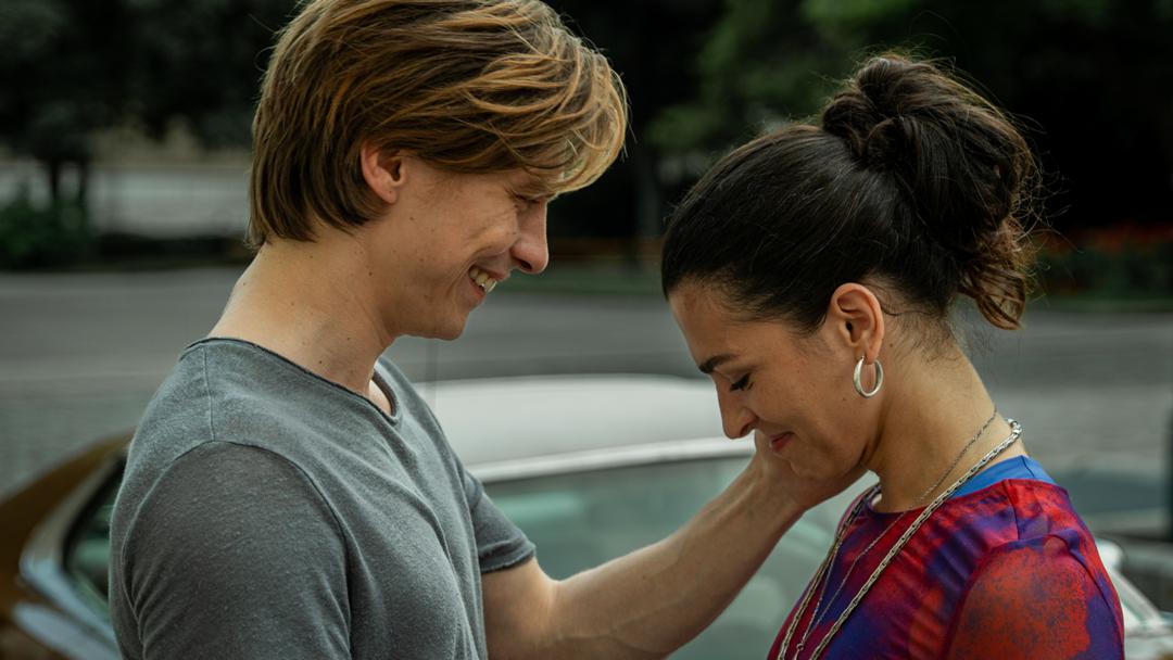 Nicolas Dardenne (Gustav Schmidt) und Louna Lloris (Anna Bardavelidze) in "Crystal Wall"