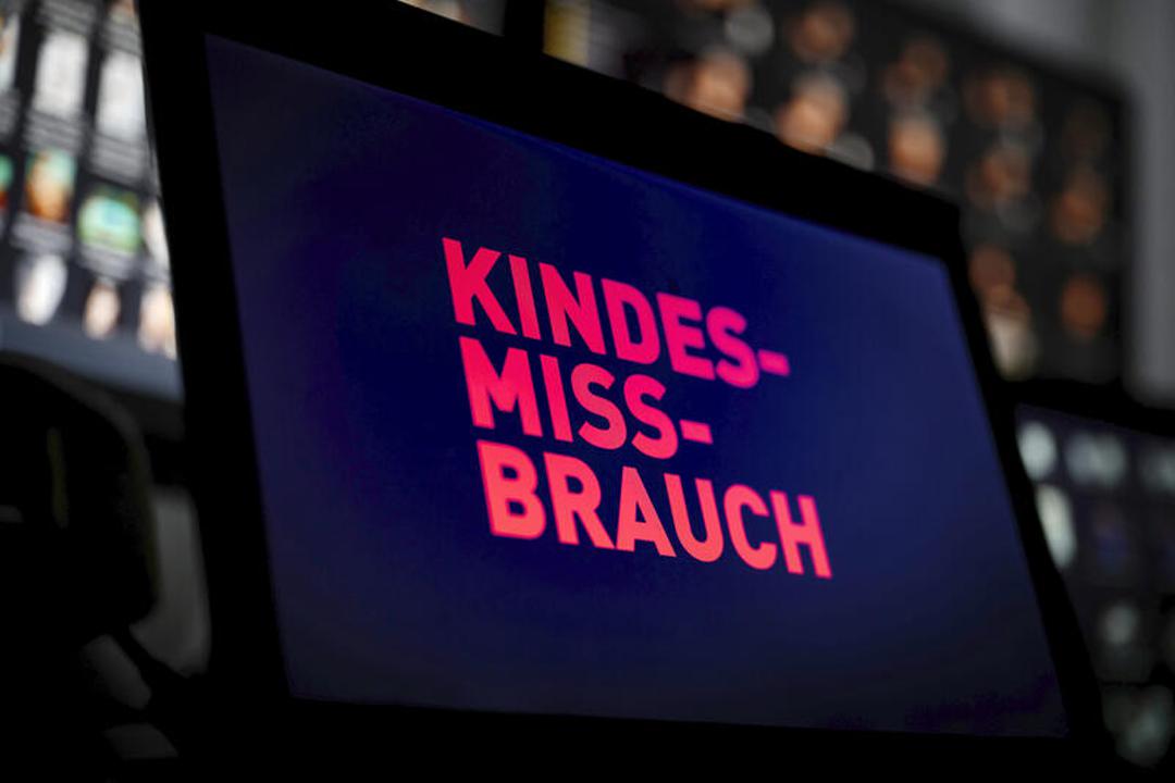 Darstellungen des sexuellen Missbrauchs Minderjähriger machten mit 46 Prozent den zweitgrößten Anteil der Meldungen im Jahr 2024 aus