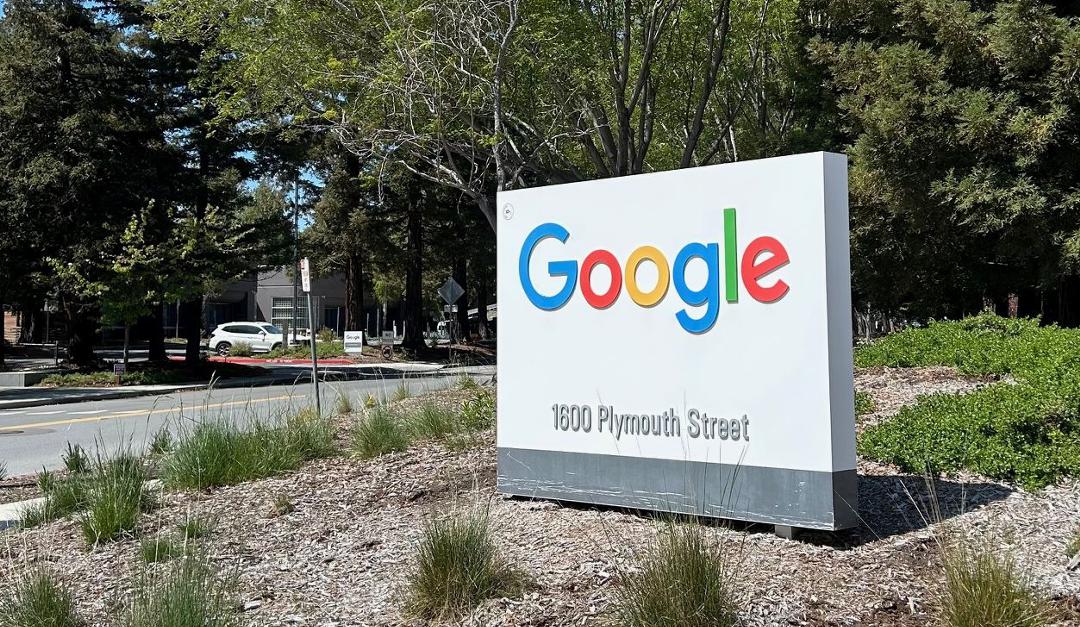 Straßenschild am Google-Hauptsitz im Silicon Valley