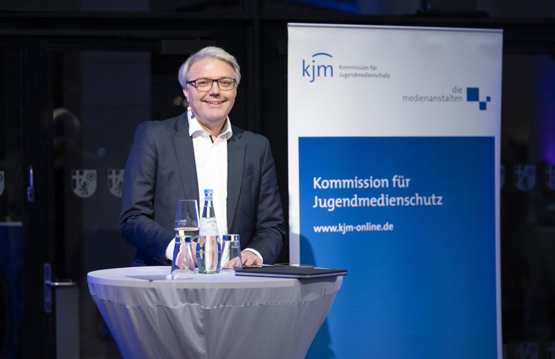 Marc Jan Eumann bei der Eröffnung einer Veranstaltung der Kommission für Jugendmedienschutz