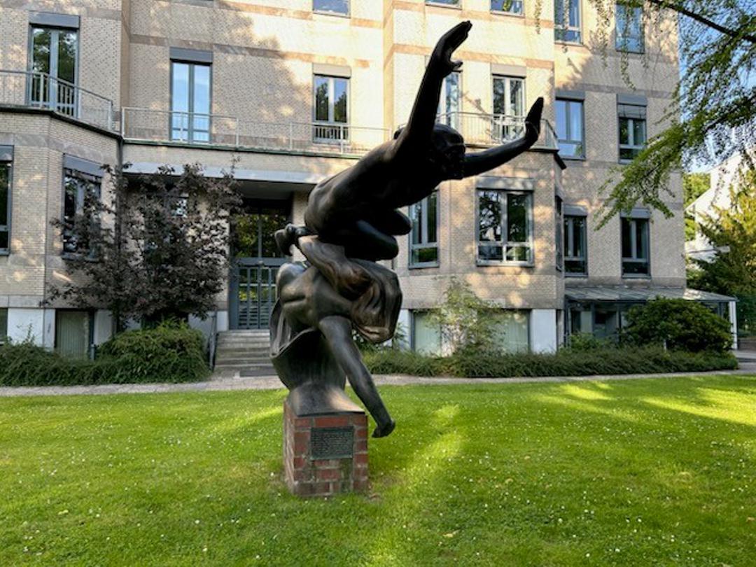 Skulptur "Ätherwelle" von Friedrich Wield (1880-1940) in Hamburg