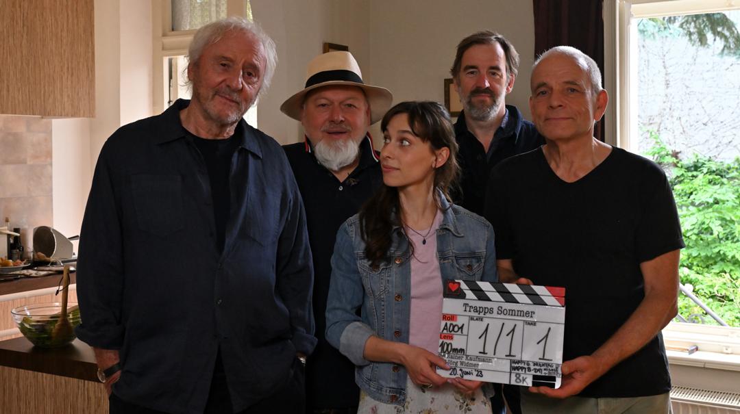 Das Team von "Trapps Sommer" (von links): Günther Maria Halmer (Trapp), Rainer Kaufmann (Regie), Senita Huskic (Sofia), Hans Rath (Buch) und Jörg Widmer (Kamera)