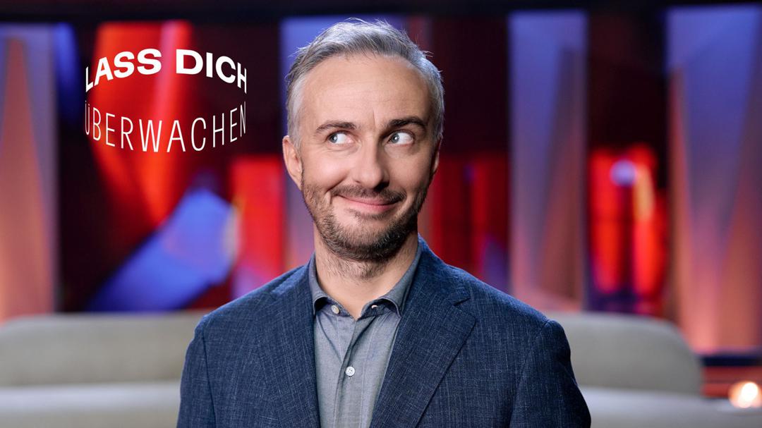 Jan Böhmermann im Studio von "Lass dich überwachen!"