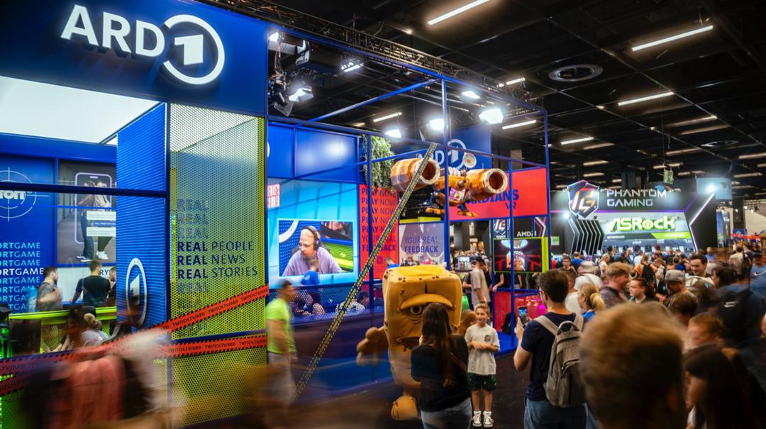 Der Stand der ARD bei der Gamescom steht unter dem Motto "Play, Watch, Connect"