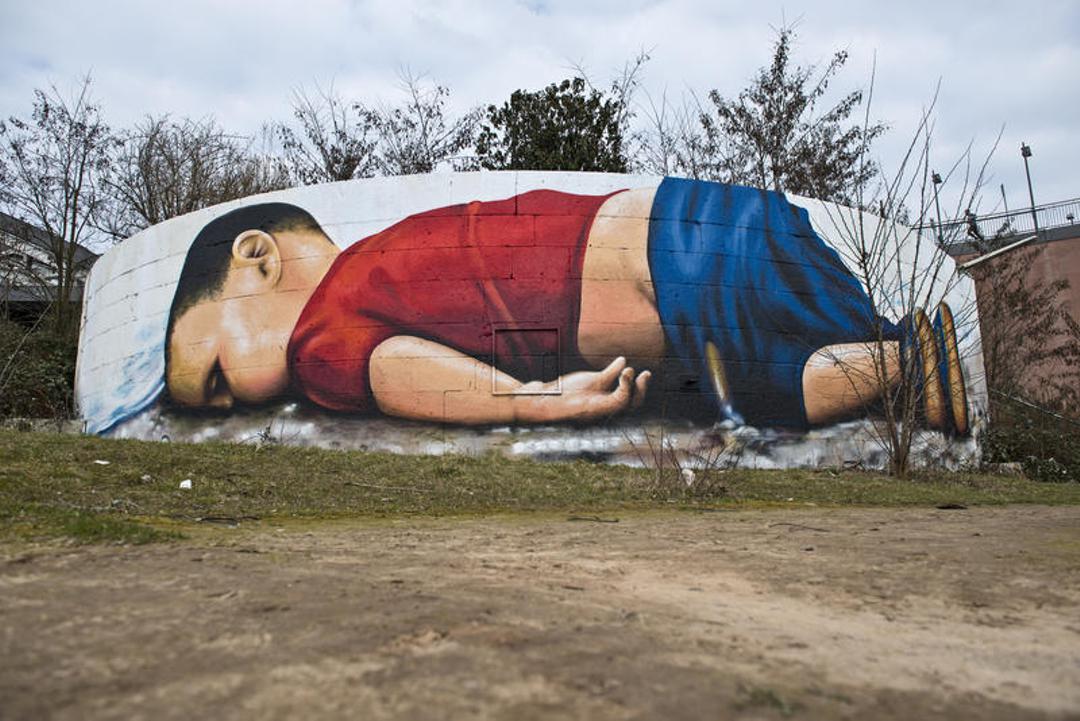 In Frankfurt hatten 2016 zwei Künstler das Bild des toten Alan Kurdi am Strand auf eine Wand gemalt
