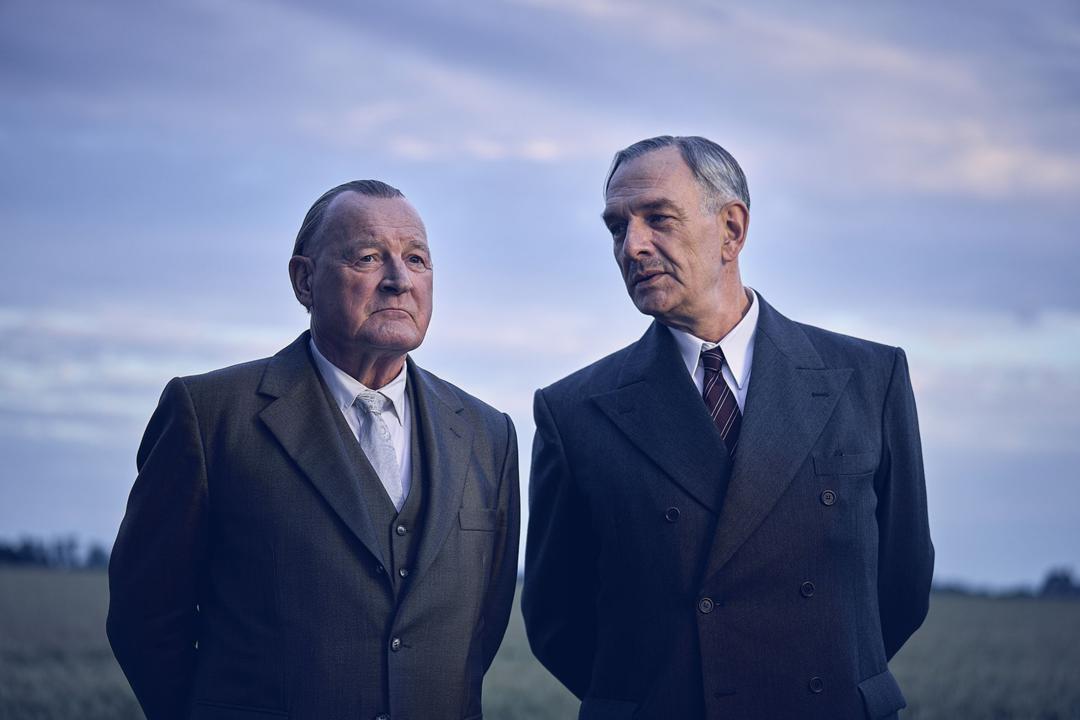 Das erste Treffen zwischen dem französischen Präsidenten Charles de Gaulle (Jean-Yves Berteloot, rechts) und Konrad Adenauer (Burghart Klaußner) legte den Grundstein für die deutsch-französische Freundschaft