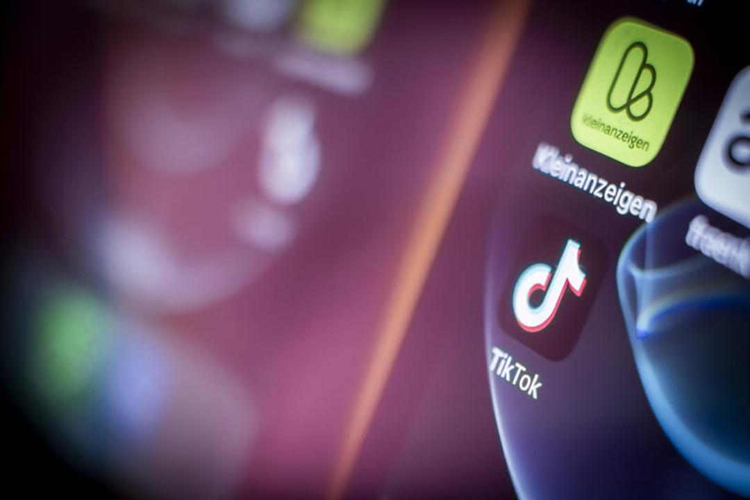 Junge Menschen nutzen die Plattform Tiktok auch, um sich politisch zu informieren