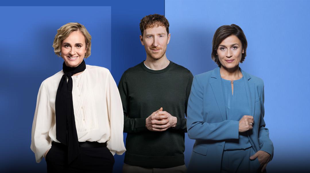 Caren Miosga (links), Louis Klamroth und Sandra Maischberger werden weiter im Ersten talken.