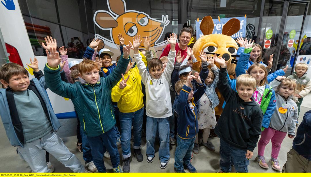 Auch die Druckerei HplusB Design Fahrzeugfolierung in Momheim hatte am 3. Oktober zur Freude der Maus-Fans ihre Türen geöffnet