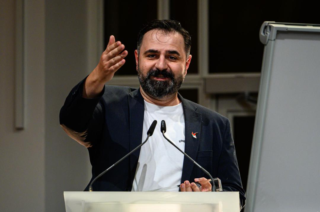 Bilal Bahadir erhielt im September für "Uncivilized" den Deutschen Fernsehpreis für das "Beste Buch Fiktion"