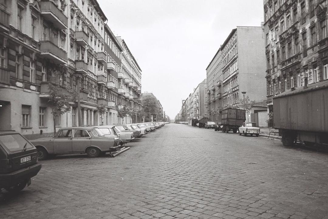 Eine Straße in Ost-Berlin Ende der 1980er Jahre