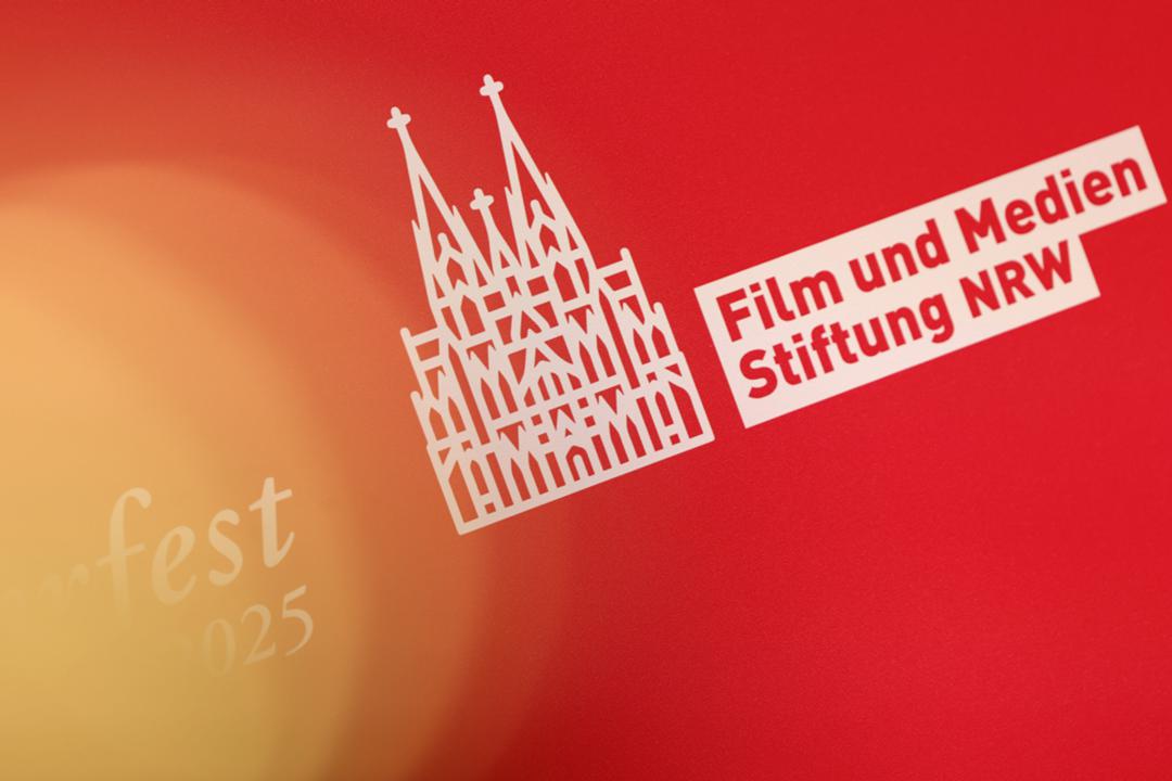 Logo der Film- und Medienstiftung NRW beim Sommerfest 2025