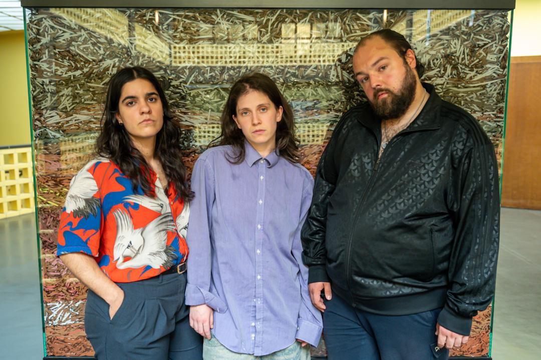 Die Hörspiel-Sprecher Mariann Yar, Lea Ostrovskiy und Alexej Lochmann (v.l.n.r.)