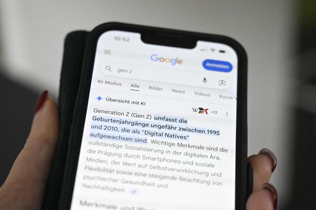 Medienhäuser klagen, dass ihnen durch die automatisch von Google mithilfe von Künstlicher Intelligenz generierte Übersicht Klicks verloren gehen