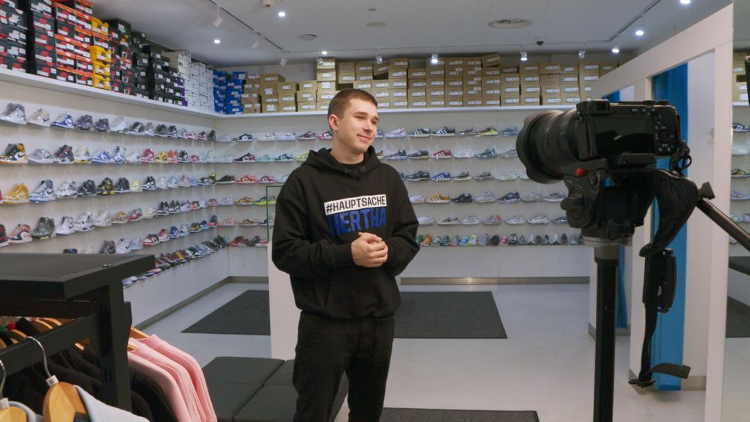Stepan Timoshin in seinem Berliner Sneaker-Shop