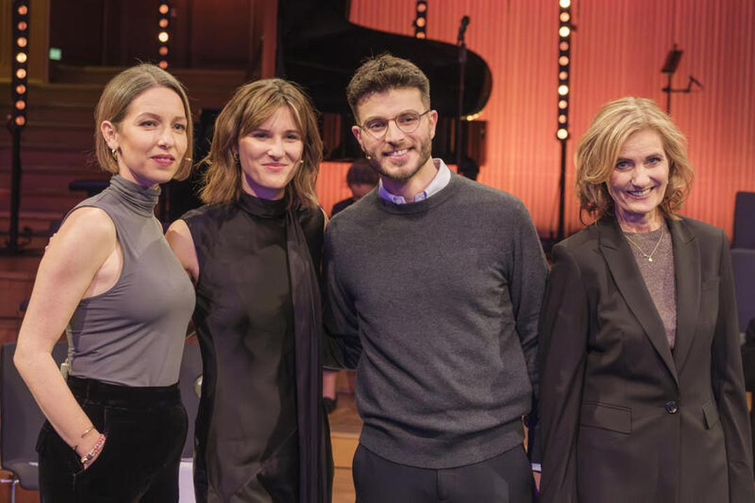 Die Preisträger Katharina Willinger, Sophie von der Tann, Borhan Akid und Katja Gloger für Reporter ohne Grenzen (v.l.n.r.)