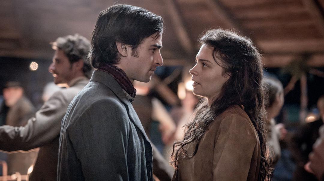 Richard Pape (Aaron Hilmer) und Johanna Lambert (Harriet Herbig-Matten) kennen sich seit Kindertagen