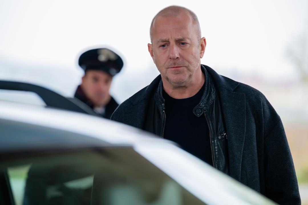 Ingo Thiel (Heino Ferch) am Tatort