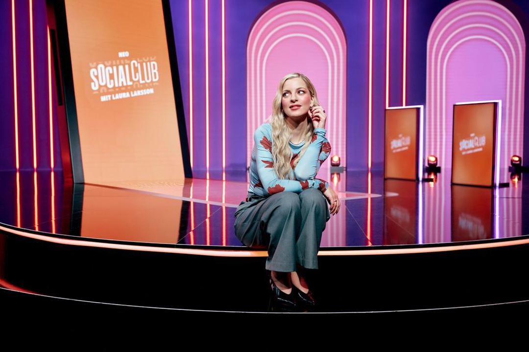 Laura Larsson moderiert bei ZDFneo ihre erste eigene Game-Show, den "Neo Social Club"