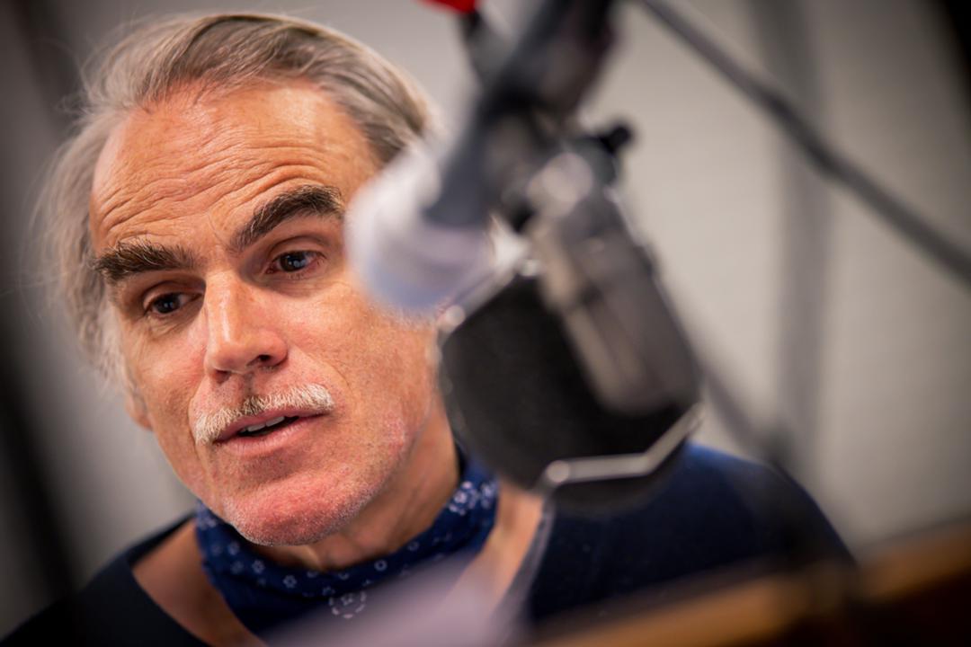 Sebastian Blomberg spricht den erwachsenen Bernhard Haber