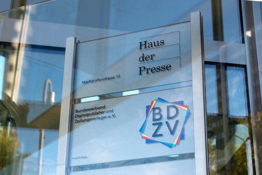 Schild am BDZV-Sitz im Haus der Presse in Berlin