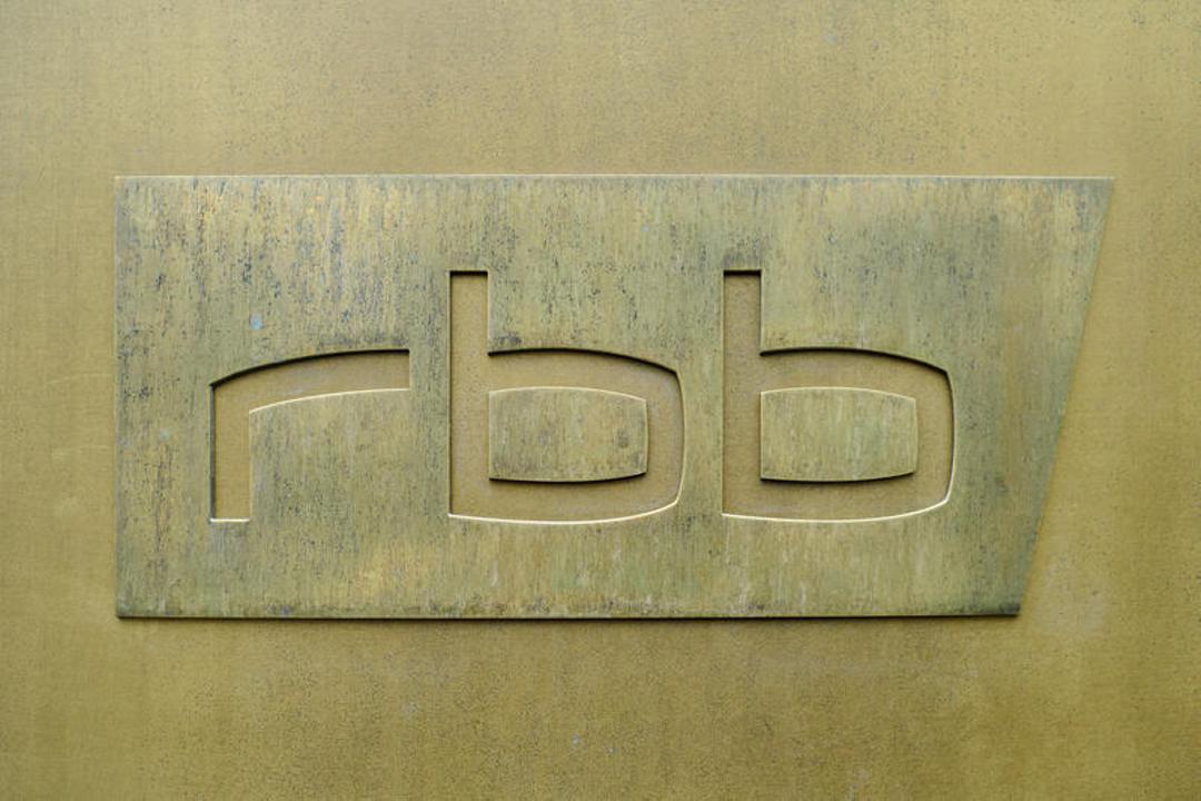 RBB-Logo am Haus des Rundfunks in Berlin