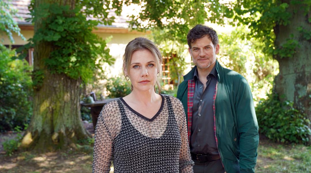 Kim Wenrich (Felicitas Woll) ist in ihre Heimatstadt Bebra zurückgekehrt. Dort ermittelt Kommissar Peter Ritter (Torben Liebrecht) gegen Kims Vater Paul