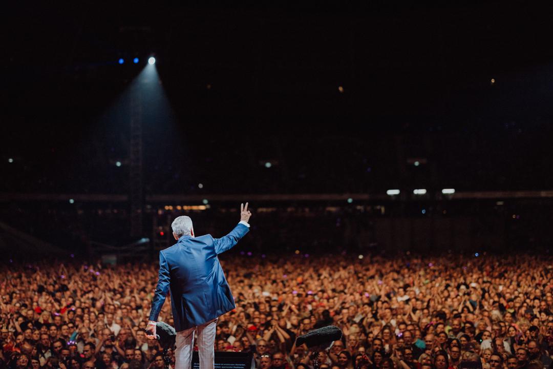 Roland Kaiser vor seinem Publikum im April 2026 in der ZAG Arena Hannover