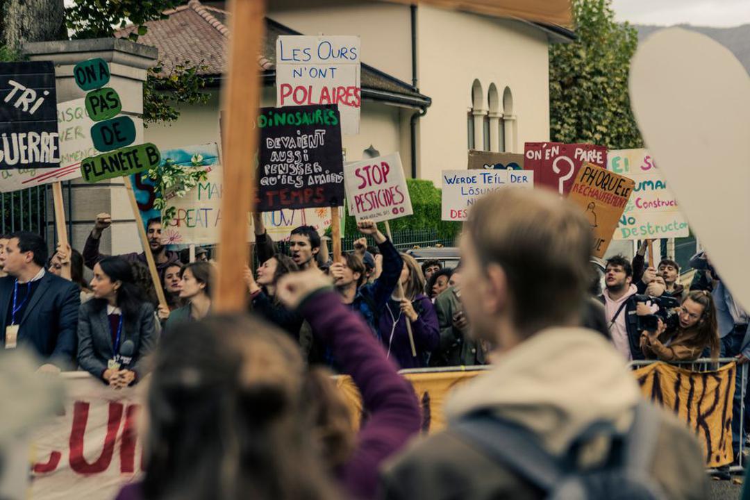 Der Wirtschaftsgipfel in den französischen Alpen wird von Demonstranten belagert