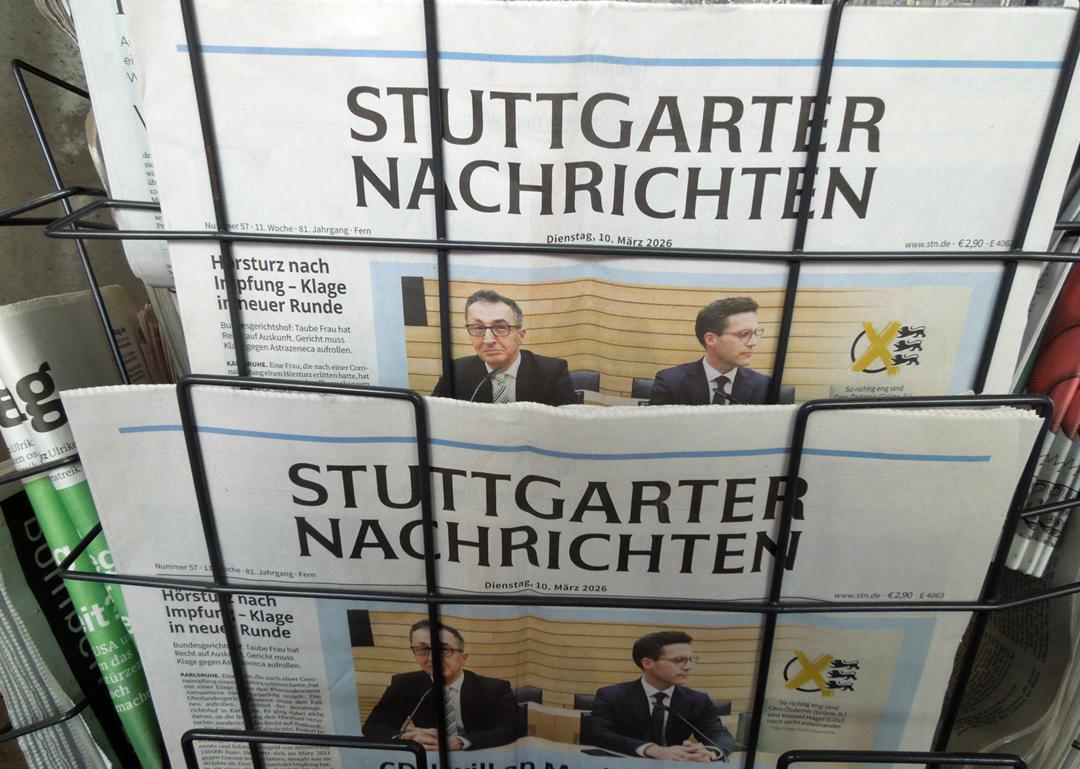 Ausgabe der "Stuttgarter Nachrichten" in einem Zeitungskiosk