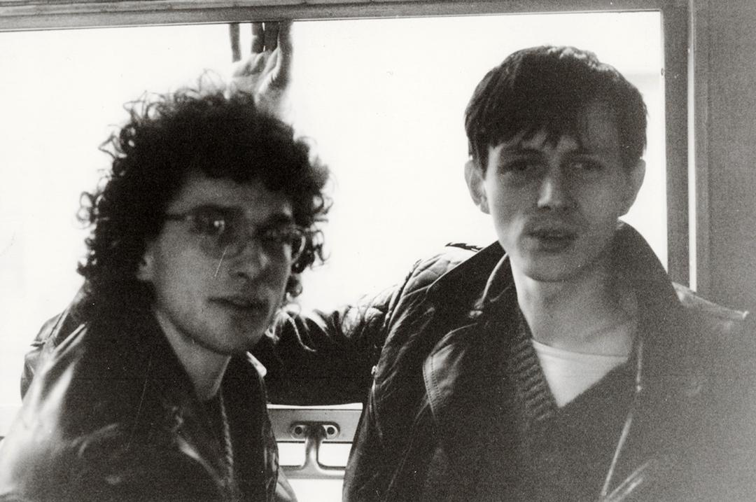 Originalfoto des Schauspielers Dirk Nawrocki (l.) und des Bühnenbildners und Künstlers Heiko Zolchow (r.) kurz nach ihrer gemeinsamen Ausreise aus der DDR