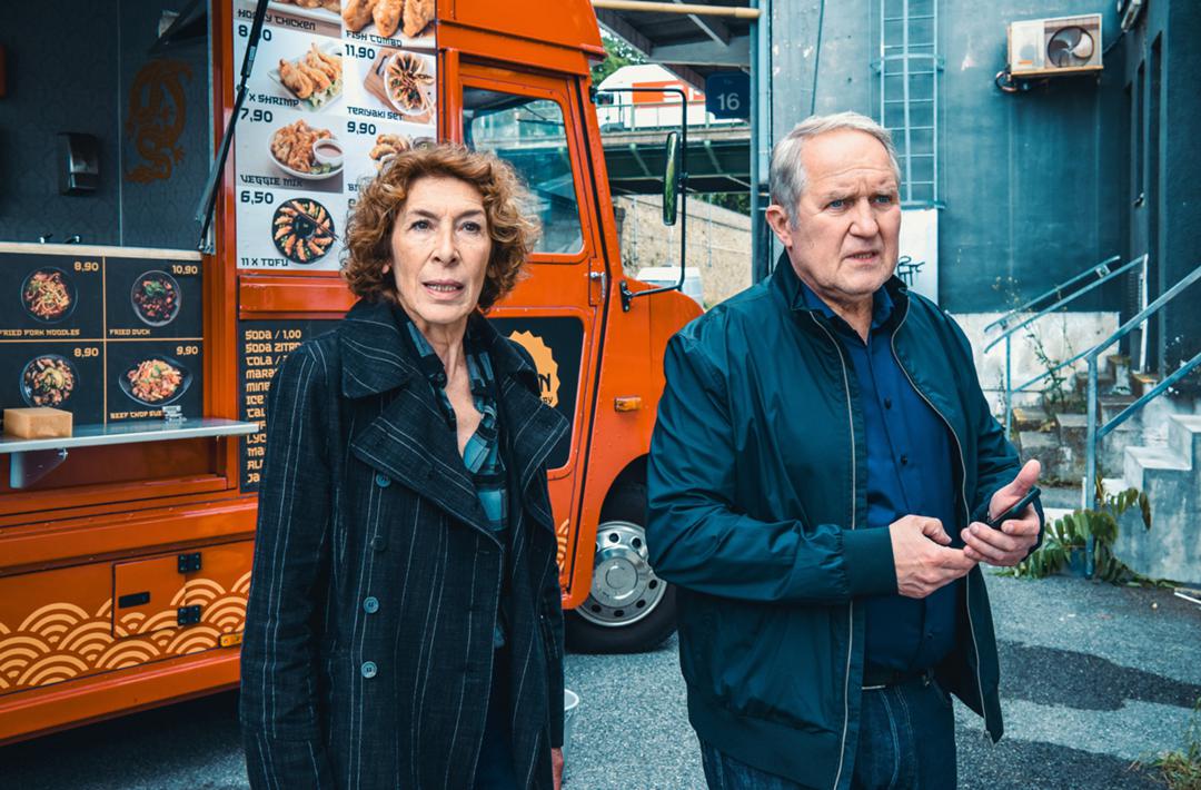 Harald Krassnitzer (r.) und Adele Neuhauser im ORF-"Tatort: Messer" aus dem Jahr 2025