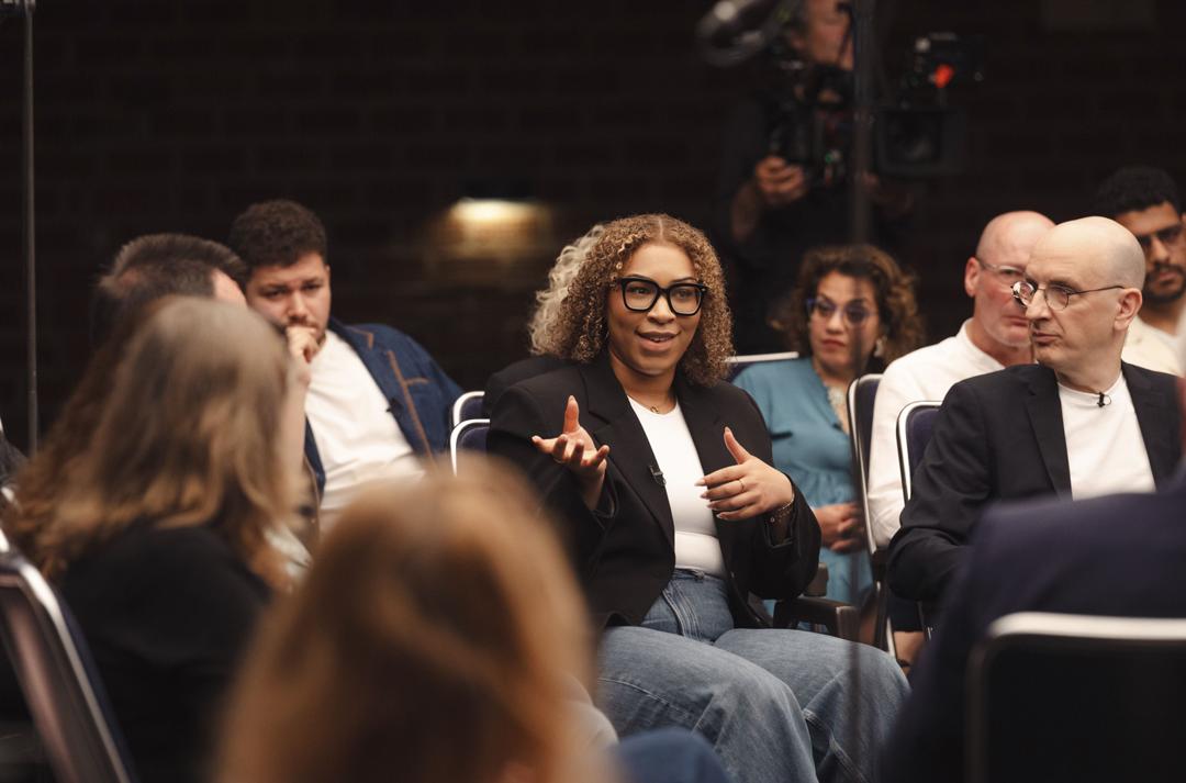 Teilnehmerinnen und Teilnehmer der Dialog-Aktion "Was Deutschland verbindet" in Baden-Baden